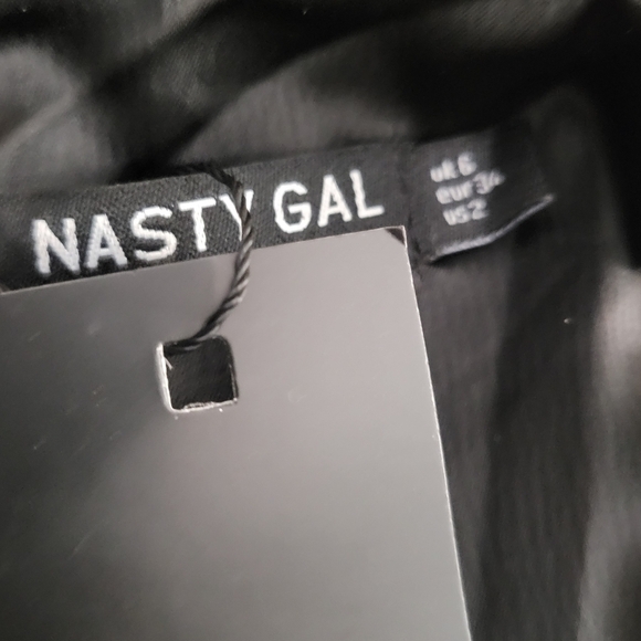 Nasty Gal Moonlight Nights Satin Cut-Out Playsuit Size 2 NWT - Picture 4 of 9